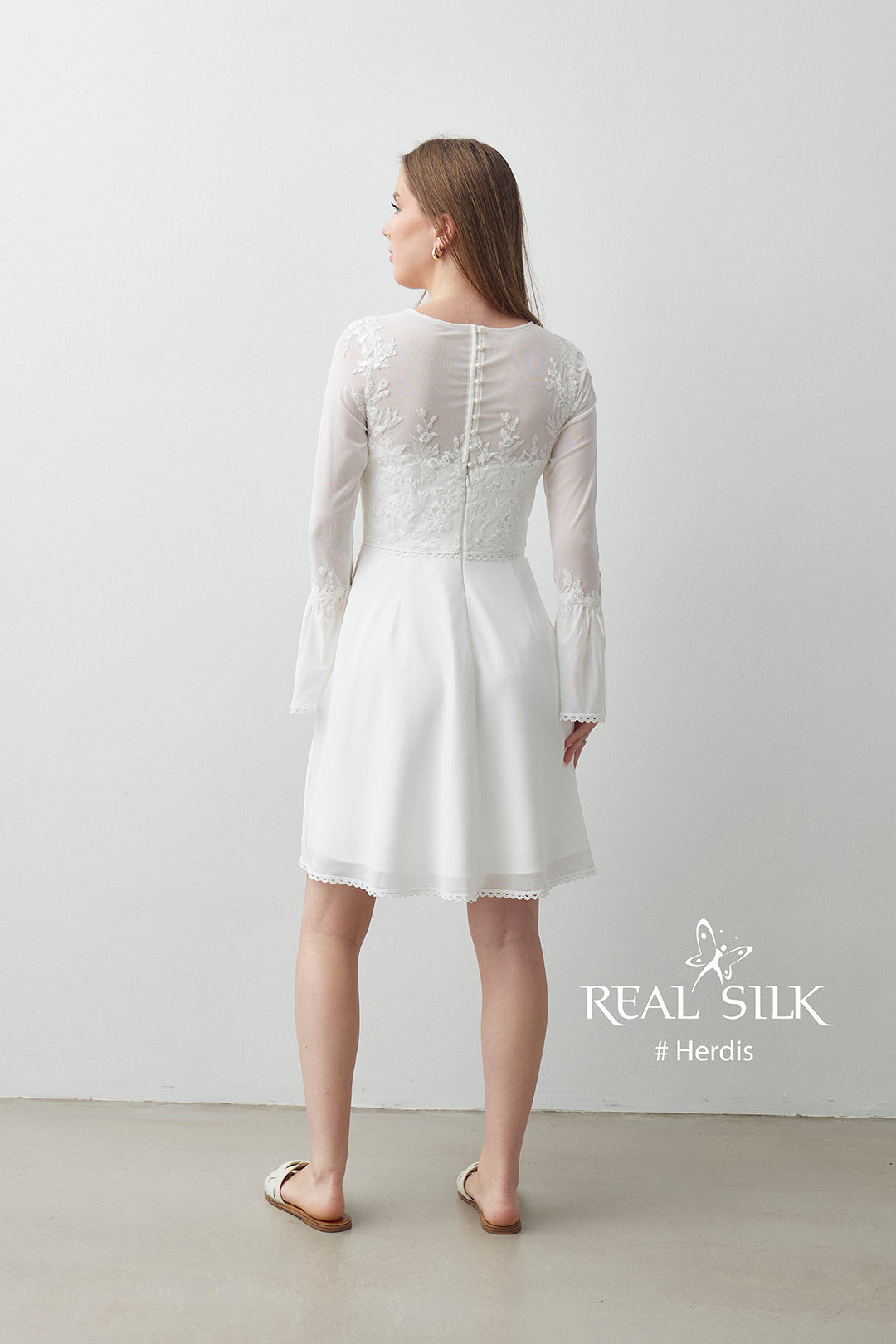 Konfirmationskjole 2027 Herdis | Blonde & Pailletter | Real Silk