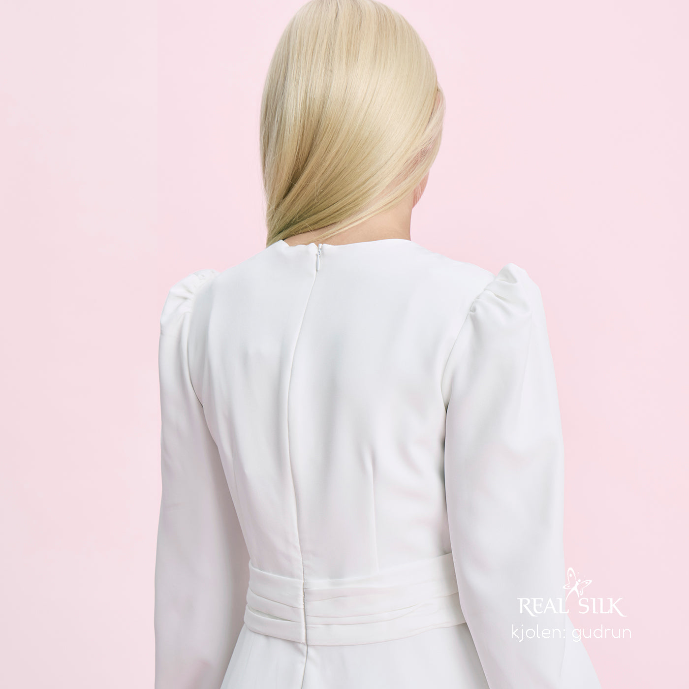 Konfirmationskjole Gudrun med lange, fyldige ærmer og V-neck