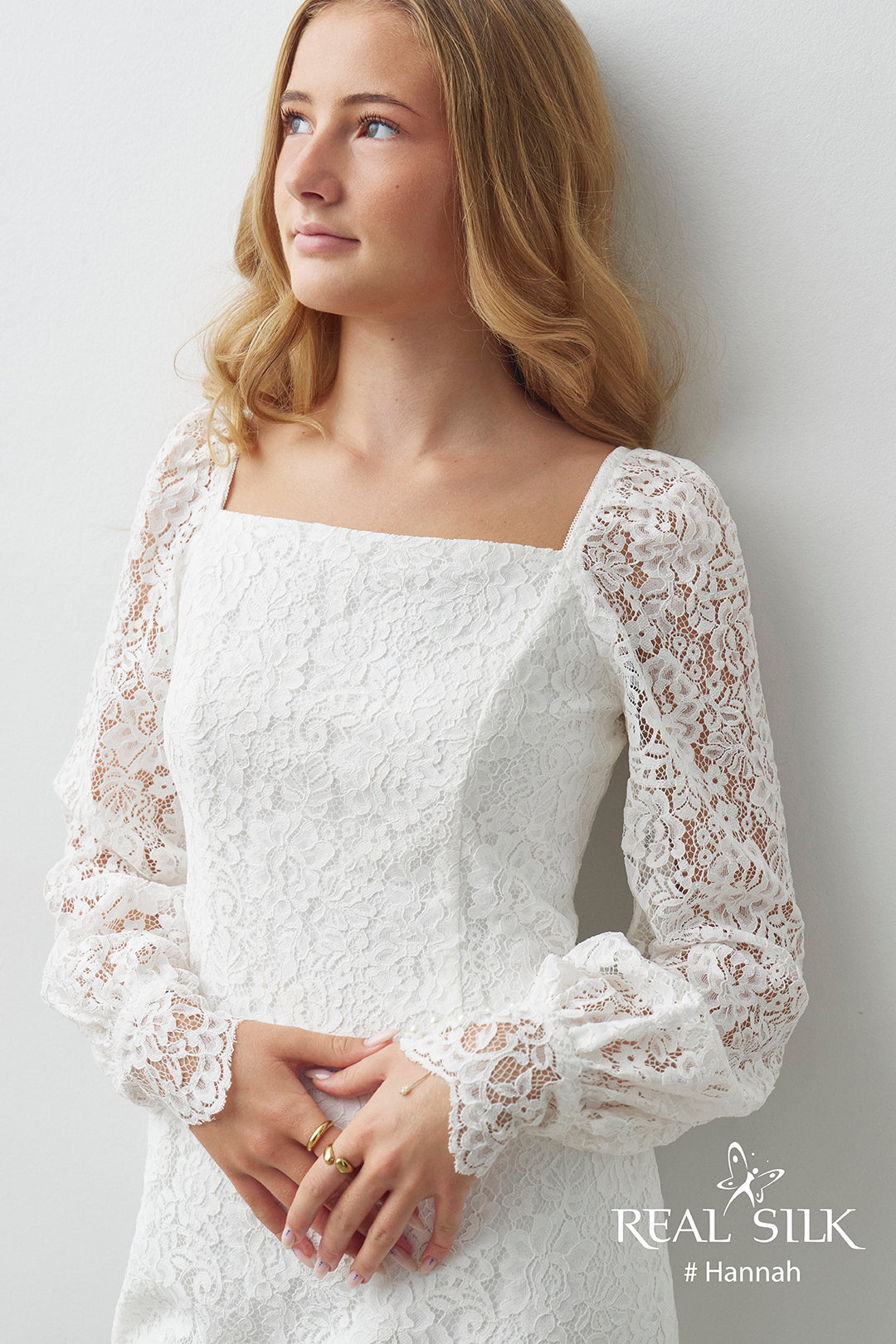 Konfirmationskjole 2027 Hannah | Blonde & Perleknapper | Real Silk