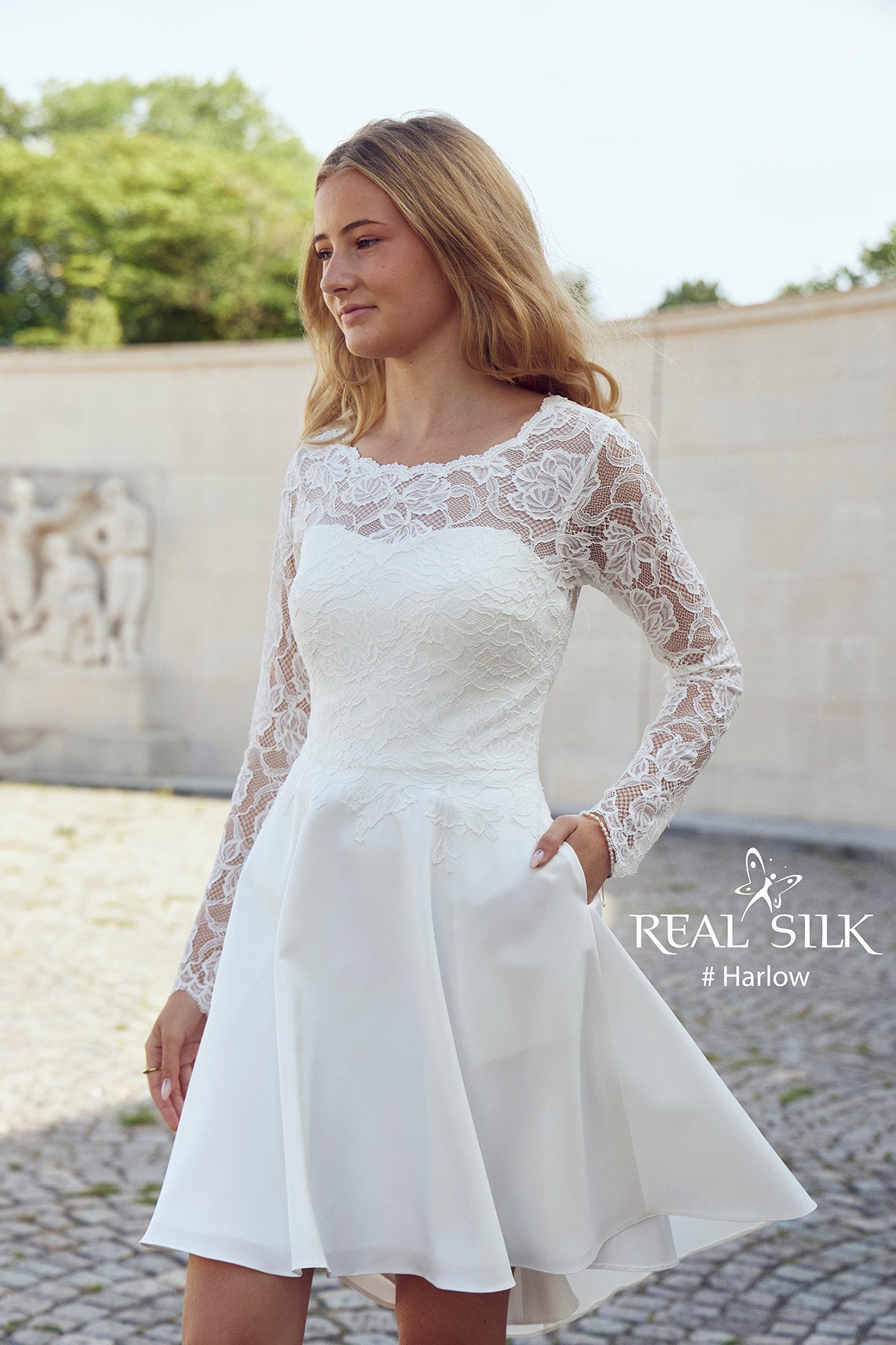 Konfirmationskjole 2027 Harlow | Blonder & High-Low Skørt | Real Silk