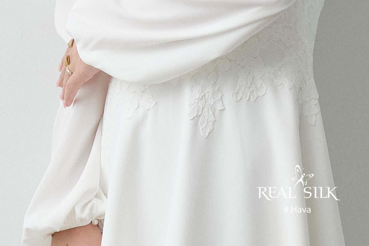 Konfirmationskjole 2027 Hava | Stretch-blonde & Chiffon | Real Silk