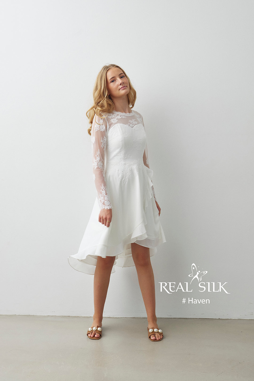 Konfirmationskjole 2027 Haven | Blondekjole med Perleknapper | Real Silk