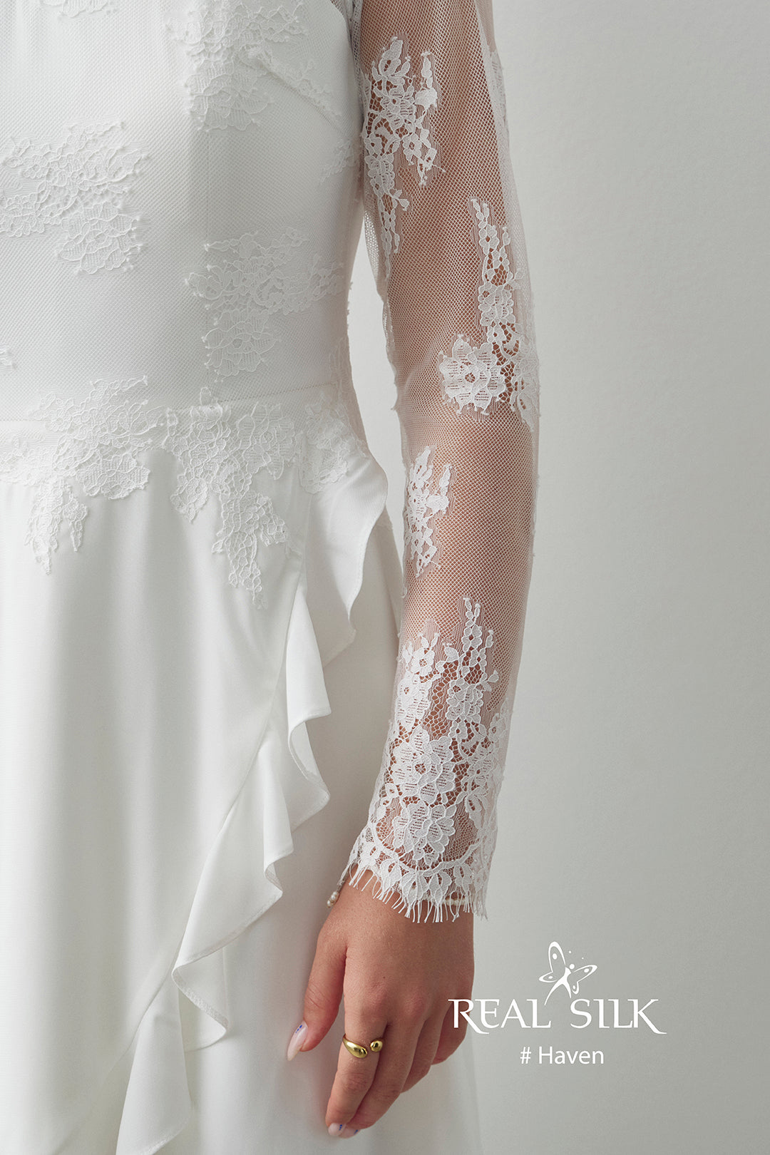 Konfirmationskjole 2027 Haven | Blondekjole med Perleknapper | Real Silk