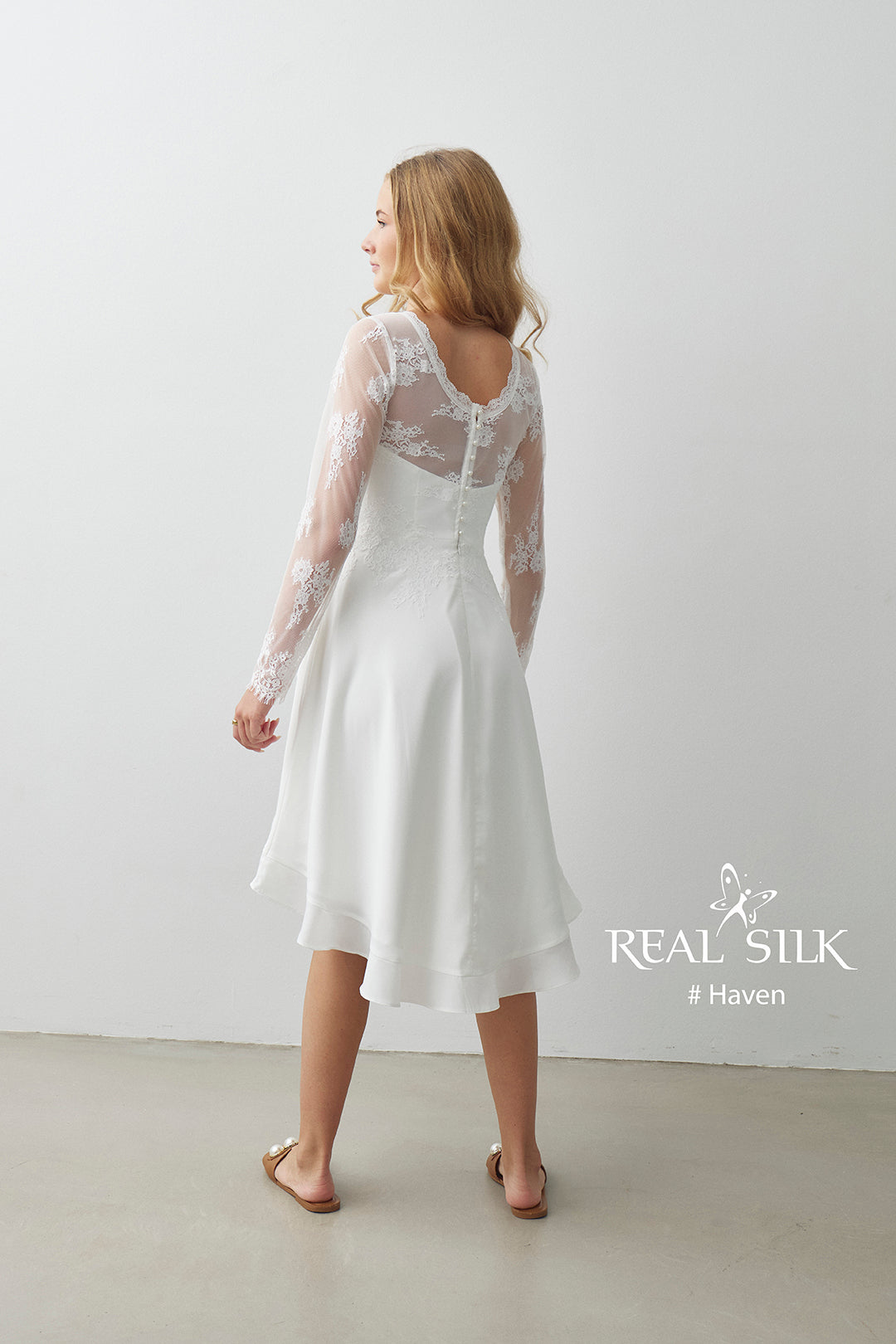 Konfirmationskjole 2027 Haven | Blondekjole med Perleknapper | Real Silk
