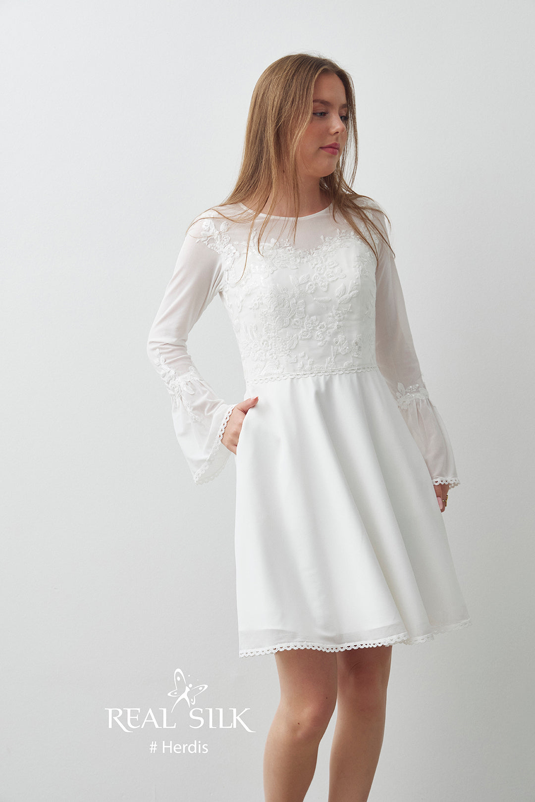 Konfirmationskjole 2027 Herdis | Blonde & Pailletter | Real Silk