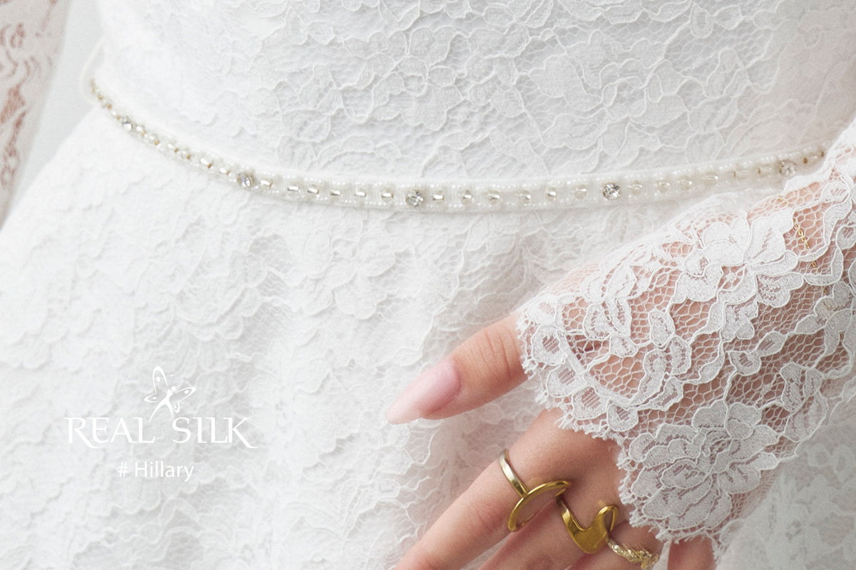 Konfirmationskjole 2027 Hillary | Blonde & Perleknapper | Real Silk