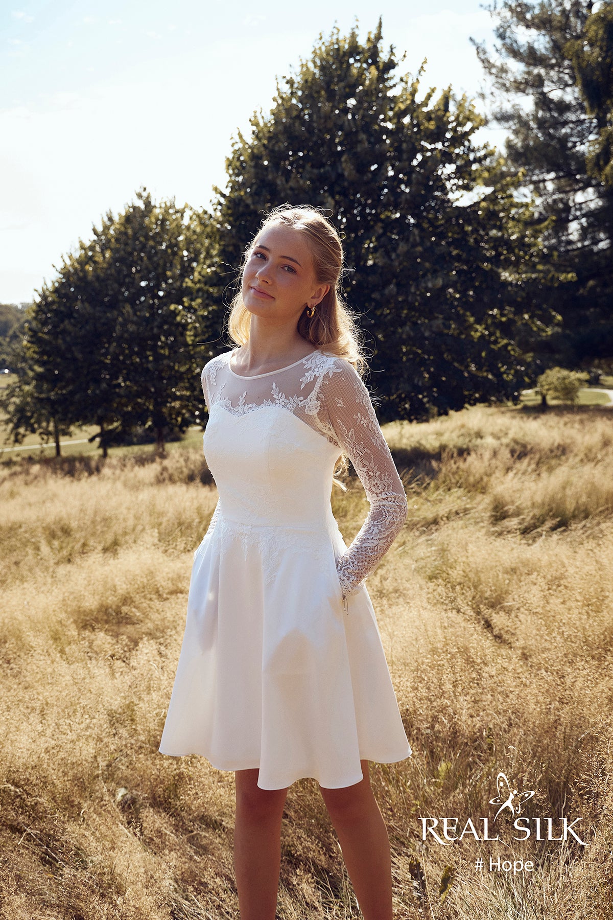 Konfirmationskjole 2027 Hope | Blonde & Snøreryg | Real Silk