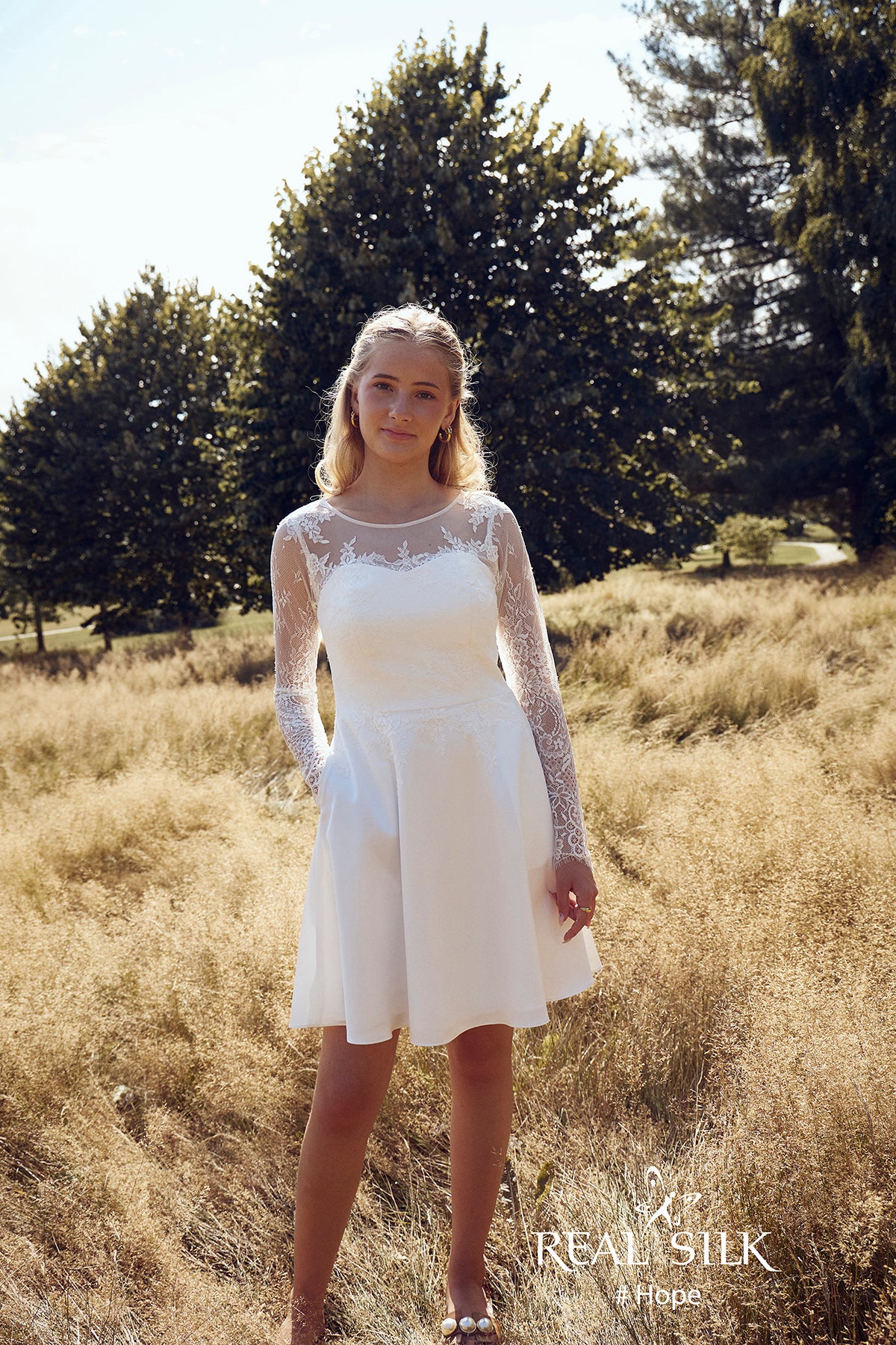 Konfirmationskjole 2027 Hope | Blonde & Snøreryg | Real Silk
