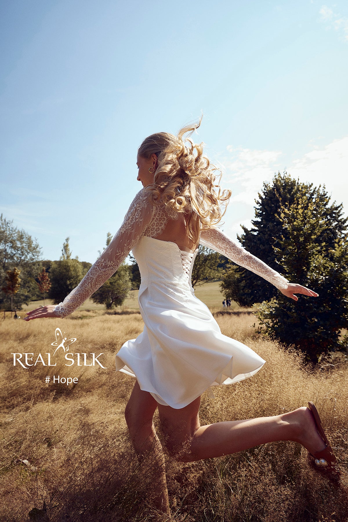 Konfirmationskjole 2027 Hope | Blonde & Snøreryg | Real Silk